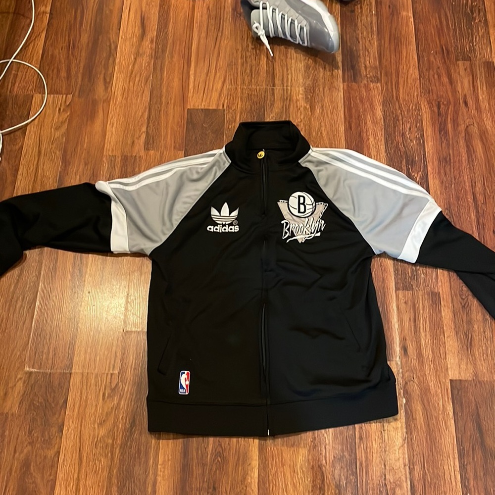 Size large Adidas BROOKLYN NETS jacket